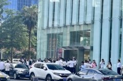 佛山市中心写字楼突晃动