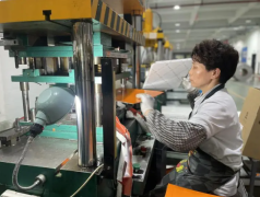 传统家装业务受到楼市低